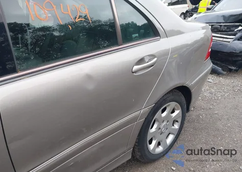 2005 Mercedes-Benz C 320 Luxury 4Matic из США, поврежденный, VIN WDBRF84J55F585815